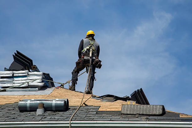 Professional Roofing technician working in Schaumburg, IL